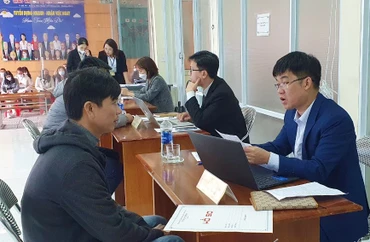 Phỏng vấn, tuyển dụng người lao động trong phiên giao dịch việc làm đầu xuân tại Quảng Bình
