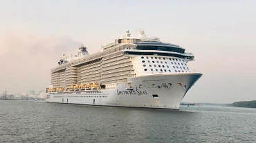 Siêu tàu du lịch Spectrum of the Seas lần thứ 3 ghé thăm Nha Trang trong năm 2023. (Ảnh: Saigontourist)