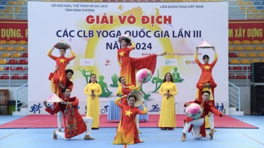 Biểu diễn văn nghệ chào mừng tại Lễ khai mạc giải.