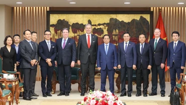 Thủ tướng Phạm Minh Chính và ông Steven Kobos, Chủ tịch kiêm Giám đốc điều hành Tập đoàn Excelerate Energy (Hoa Kỳ).
