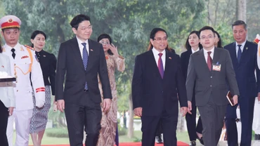 Ngay sau lễ đón Thủ tướng Phạm Minh Chính và Thủ tướng nước Cộng hòa Singapore Lawrence Wong cùng hội đàm.