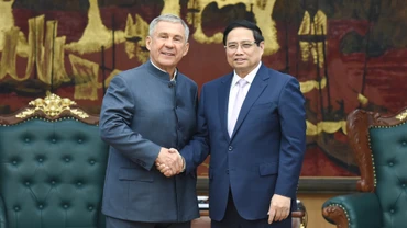 Thủ tướng Phạm Minh Chính đón ông Rustam Minnikhanov, Người đứng đầu Cộng hòa Tatarstan thuộc Liên bang Nga.