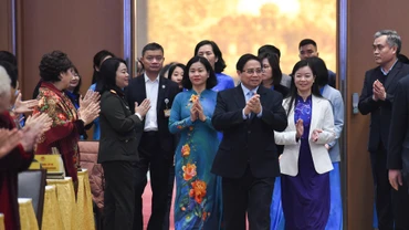 Thủ tướng Phạm Minh Chính đến dự buổi gặp mặt các nữ Anh hùng, nhà khoa học nhận giải Giải thưởng Kovalevskaia.