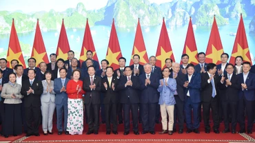 Thủ tướng Phạm Minh Chính với các doanh nghiệp tư nhân tham dự hội nghị.