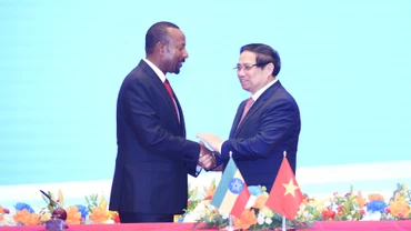 Thủ tướng Phạm Minh Chính và Thủ tướng nước Cộng hòa Dân chủ Liên bang Ethiopia Abiy Ahmed Ali 