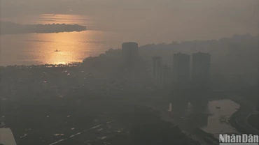 Hà Nội mịt mù vì ô nhiễm không khí.