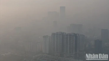 Sáng 3/1, Hà Nội là thành phố có chỉ số ô nhiễm không khí (AQI) cao nhất thế giới, đạt mức trung bình 284 vào 9 giờ 25 phút. Đây là ngưỡng rất không tốt cho sức khỏe con người.
