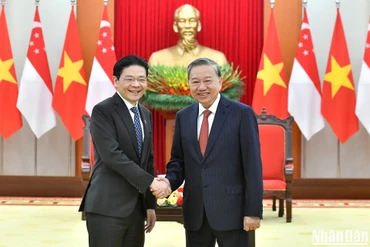 Tổng Bí thư Tô Lâm và Thủ tướng Cộng hòa Singapore, Tổng Thư ký Đảng PAP Lawrence Wong. (Ảnh: ĐĂNG KHOA) 