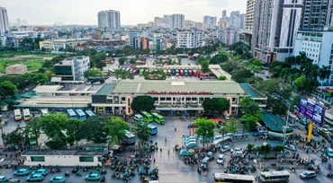 [Ảnh] Bến xe bắt đầu đông đúc đón dòng người trở lại Thủ đô sau 5 ngày nghỉ lễ