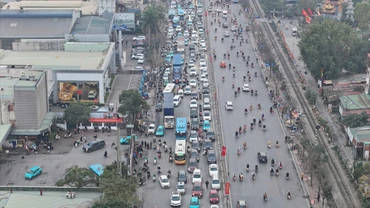 Trong ngày 28 Tết, toàn quốc xảy ra 52 vụ tai nạn giao thông, khiến 26 người tử vong, 26 người khác bị thương. So với ngày thứ ba của kỳ nghỉ Tết Nguyên đán năm 2024 (tức 29 Tết) giảm 32 vụ, giảm 12 người chết, giảm 33 người bị thương.