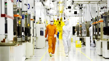 Bên trong một nhà máy sản xuất chip bán dẫn tại Mỹ. Ảnh: GETTY IMAGES