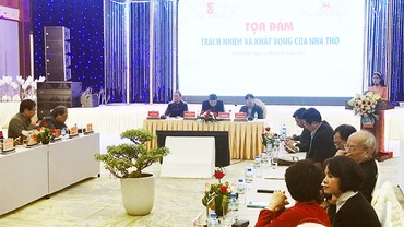 Quang cảnh buổi tọa đàm. Ảnh: HOÀNG HOA