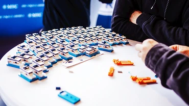 Sự kiện ghép Lego trên boong tàu biển