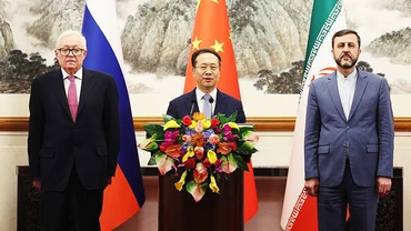 Thứ trưởng Ngoại giao Nga, Trung Quốc và Iran (trái sang) tại cuộc gặp. Ảnh: REUTERS