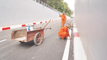 Hầm chui Trần Quốc Hoàn thuộc dự án đường nối Trần Quốc Hoàn-Cộng Hòa chính thức thông xe. (Ảnh THẾ ANH)