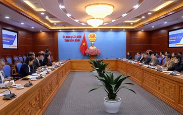 Các đại biểu tại buổi làm việc.