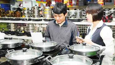 Giảm thuế giá trị gia tăng đối với các nhóm hàng hóa, dịch vụ đang áp dụng mức thuế suất 10%, trừ một số nhóm hàng hóa, dịch vụ. Ảnh: HẢI NAM