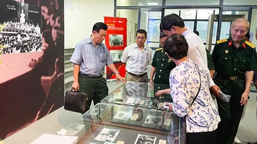 Những kỷ vật chiến tranh được lưu giữ lại tạo nên cảm xúc cho người xem.