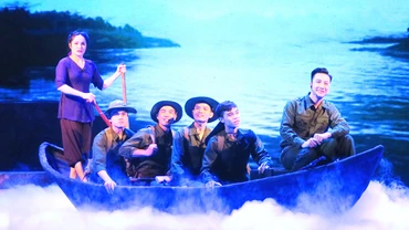 Cảnh trong vở chèo “Mưa đỏ” - đạo diễn, NSND Thúy Mùi vừa dàn dựng tại Nhà hát Hải Phòng trong khuôn khổ Đề án Sân khấu truyền hình.