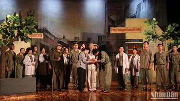 Điểm nhấn gây ấn tượng sâu sắc của buổi giao lưu là vở kịch nói "Đôi Mắt sáng". (Ảnh: Hải Tiến)