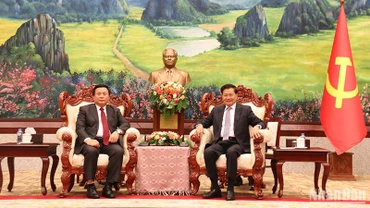 Tổng Bí thư, Chủ tịch nước Lào Thongloun Sisoulith tiếp đồng chí Nguyễn Xuân Thắng. Ảnh: Hải Tiến