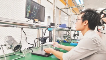 Đào tạo nguồn nhân lực vi mạch bán dẫn tại Trung tâm Điện tử và Vi mạch bán dẫn Khu Công nghệ cao Thành phố Hồ Chí Minh.