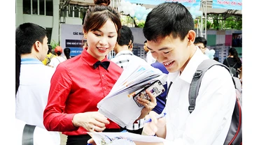 Nhiều trường đại học tạm ngừng kế hoạch tăng học phí năm học 2022-2023. Ảnh: HẢI NAM