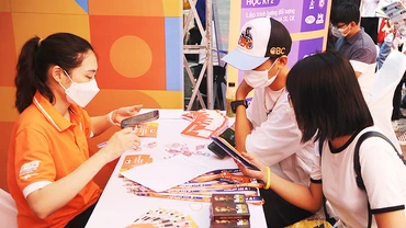 Tư vấn tuyển sinh năm 2022 của Trường đại học FPT. Ảnh: BẮC SƠN