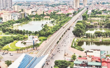 Tàu điện chạy thử trên tuyến đường sắt đô thị Nhổn-Ga Hà Nội. (Ảnh DUY LINH)