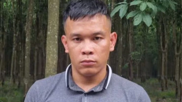 Đối tượng Nguyễn Văn Đức bị bắt giữ để điều tra làm rõ hành vi Cướp tài sản và Hiếp dâm.