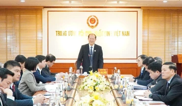 Thượng tướng Bế Xuân Trường, Chủ tịch Hội Cựu chiến binh Việt Nam phát biểu tại buổi gặp mặt.