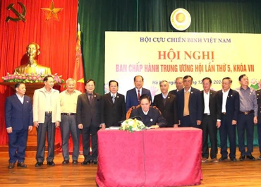 Ký kết giao ước thi đua năm 2025 giữa các cơ quan, đơn vị trực thuộc Hội Cựu Chiến binh Việt Nam.