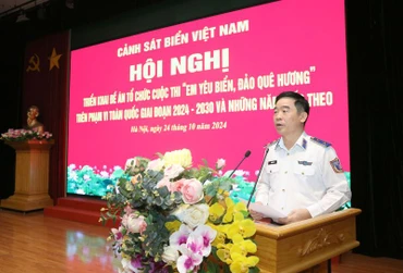 Trung tướng Bùi Quốc Oai, Bí thư Đảng ủy, Chính ủy Cảnh sát biển phát biểu tại Hội nghị.