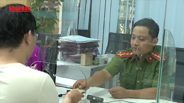 [Video] Bộ Công an sát hạch lái xe, cấp phiếu lý lịch tư pháp