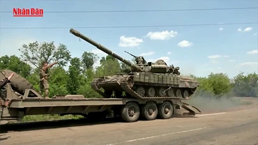 [Video] Mỹ tạm ngừng viện trợ vũ khí cho Ukraine
