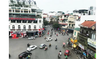 Cần có quy hoạch và giám sát chặt chẽ để phát triển kiến trúc đô thị hài hòa tính dân tộc và hiện đại. Ảnh: QUANG HƯNG