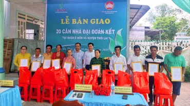 Lễ bàn giao 20 căn nhà Đại đoàn kết tại quận Ô Môn và huyện Thới Lai.