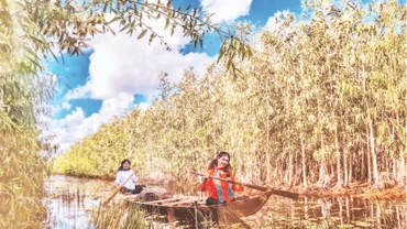 Tiềm năng to lớn về rừng tràm giúp U Minh phát triển mạnh về du lịch sinh thái, du lịch trải nghiệm, du lịch cộng đồng. (Ảnh Huỳnh Lâm)