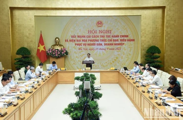 Thủ tướng nêu rõ: Càng "áp lực" thì càng phải "nỗ lực"; chuyển từ trạng thái "bị động" sang "chủ động"; tạo ra sự thân thiện, chia sẻ giữa cơ quan quản lý với người dân, doanh nghiệp khi thực hiện thủ tục hành chính.