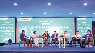 Phiên thảo luận “Chuyển đổi số và công nghệ làm báo hiện đại” tại Hội nghị Nâng cao chất lượng báo Đảng toàn quốc. ẢNH: DUY LINH