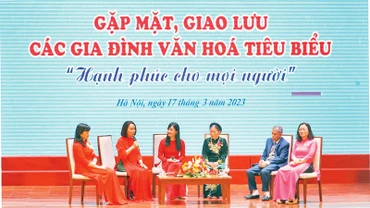 Thành phố Hà Nội tôn vinh các Gia đình văn hóa tiêu biểu để lan tỏa những giá trị văn hóa gia đình trong cộng đồng.