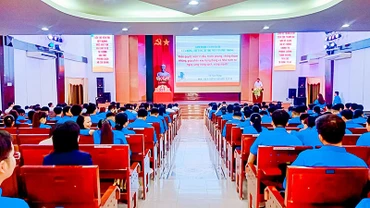 Buổi sinh hoạt chính trị tìm hiểu cuốn sách của Tổng Bí thư Nguyễn Phú Trọng về phòng, chống tham nhũng, tiêu cực tại Bến Tre.