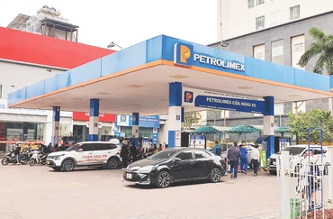 Nghị định mới về kinh doanh xăng, dầu cần xây dựng mô hình tách biệt, độc lập và minh bạch. Ảnh: HẢI NAM