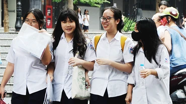 Thí sinh tham dự kỳ thi vào lớp 10 năm 2024. Ảnh: SONG ANH