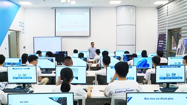Việt Nam đang đẩy mạnh đào tạo nhân lực ngành bán dẫn và AI.