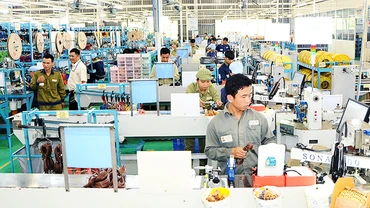 Nguồn lực lớn trong dân cần được đưa vào đầu tư sản xuất, kinh doanh. Ảnh: HẢI NAM
