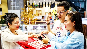 Những biện pháp điều hành thị trường vàng cần hướng đến lợi ích của nền kinh tế tổng thể, không chỉ để ổn định giá vàng. Ảnh: NGUYỄN DŨNG