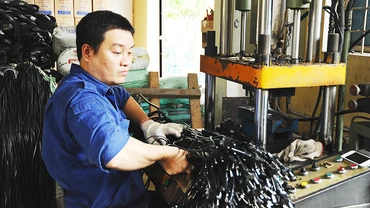 Các cơ chế chính sách phát triển công nghiệp hỗ trợ đã được triển khai rộng khắp đến các doanh nghiệp. Ảnh: SONG ANH