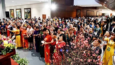 Đông đảo bà con kiều bào dự chương trình Xuân quê hương 2023. Ảnh: QUANG HÒA