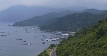 Một góc Vịnh Vũng Rô, danh thắng đẹp của Phú Yên, giáp với tỉnh Khánh Hòa.